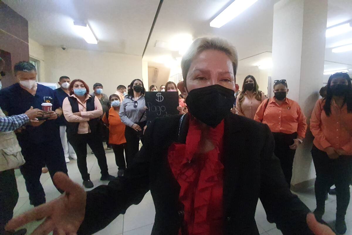 Trabajadores de salud advierten paro de no pagar aguinaldo