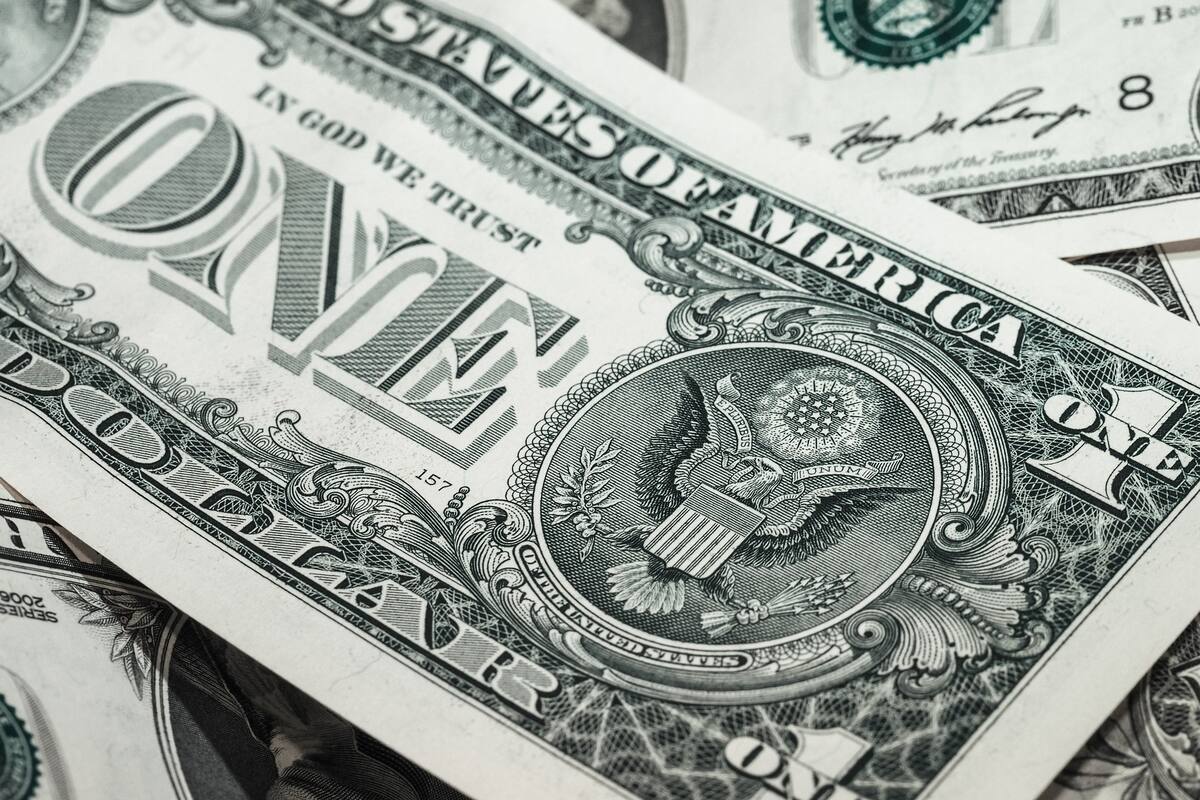 Un hombre para no dejarle dinero a su ex pareja quema más de un millón de dólares