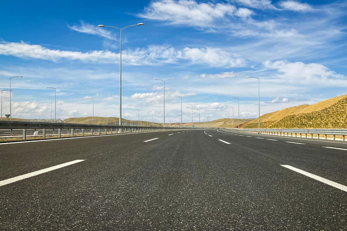Especialistas revelan el ajuste de manejo con el que se puede ahorrar hasta 40% de gasolina en carretera, una regla de eficiencia respaldada por el Departamento de Energía que optimiza de forma inmediata el rendimiento del motor y protege su presupuesto