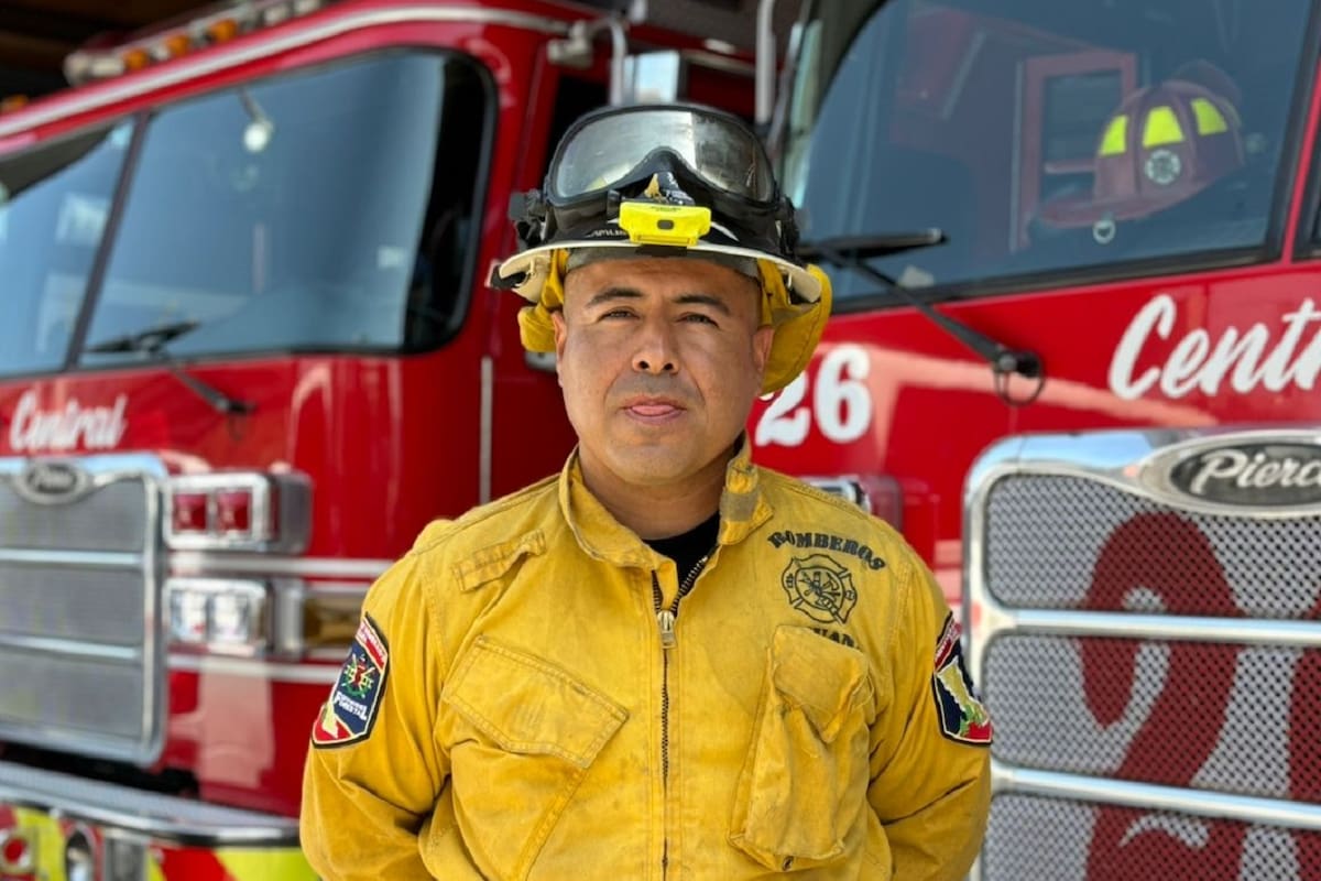 Efraín pasa sus días entre las llamas y su familia