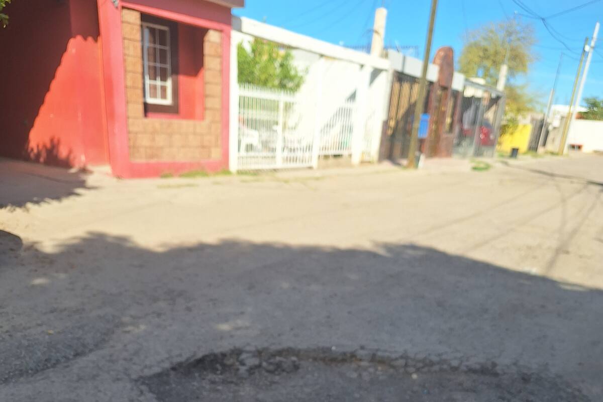 Claman ayuda vecinos de Las Placitas por calles “llenas de baches”