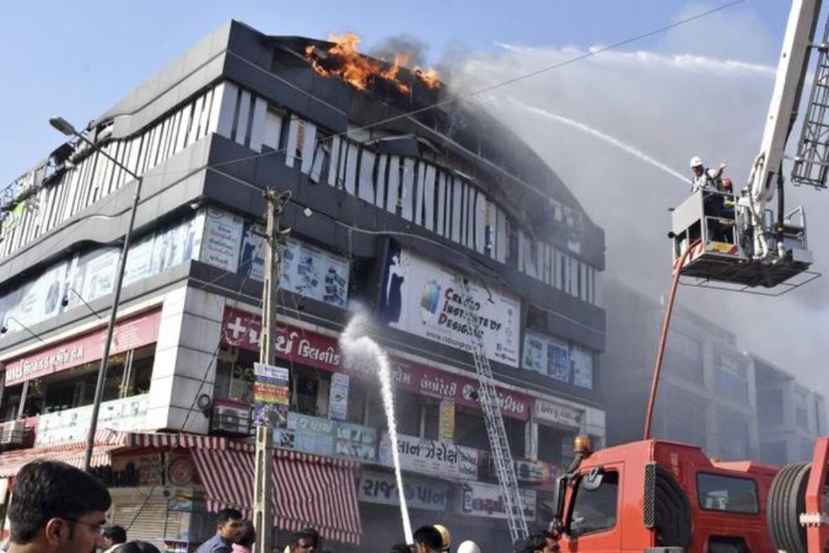 India: Mueren 17 estudiantes en incendio de edificio
