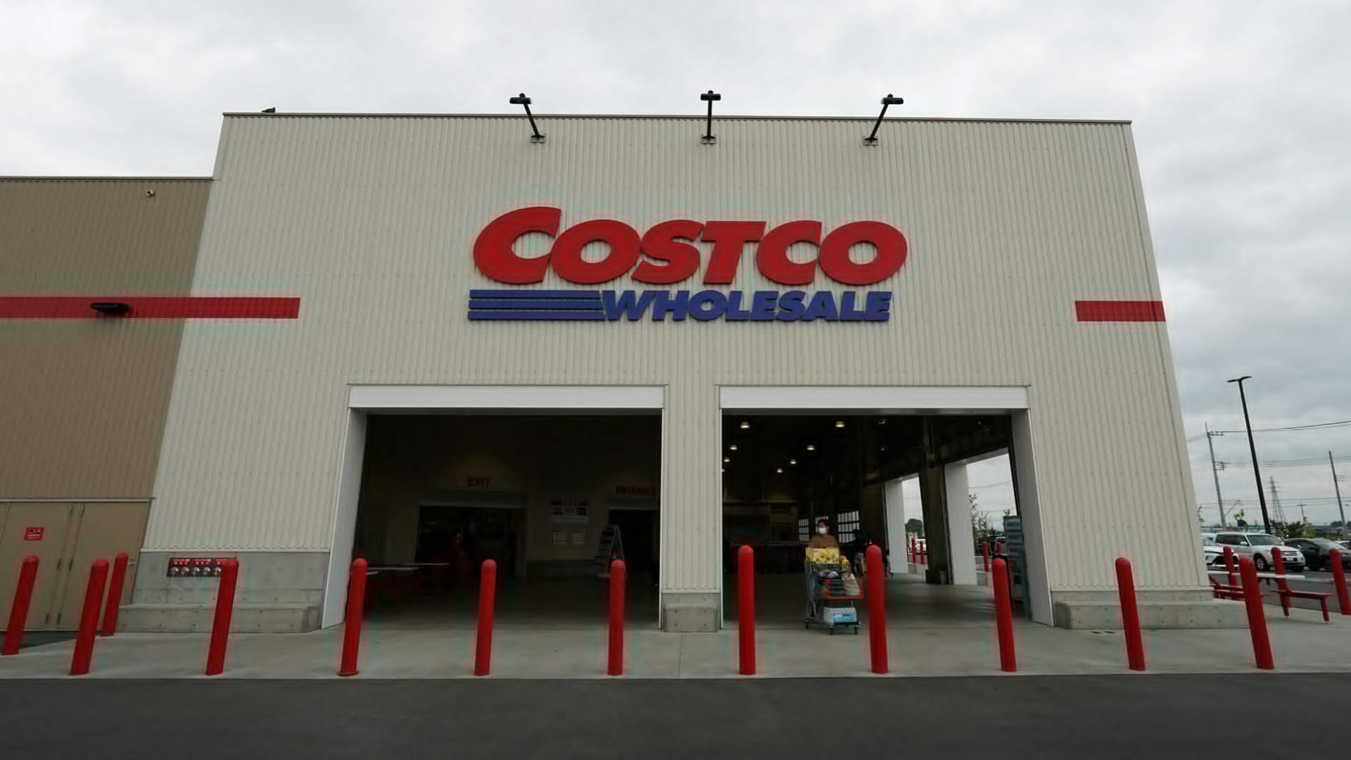 Costco invertirá 100 millones de dólares en México para abrir una nueva tienda con gasolinera y más de 5 mil productos en su oferta comercial. /Reuters