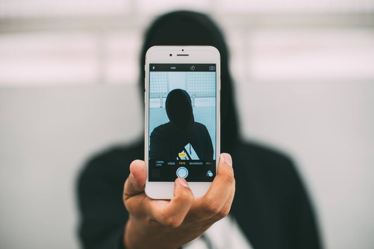 ¿Cuál es la psicología detrás de los haters anónimos en redes sociales?