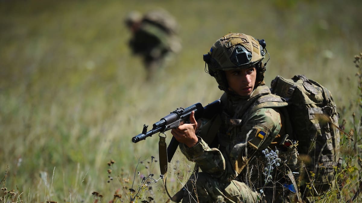 Ucrania amplía de dos a ocho semanas el tiempo máximo de combate para sus soldados y reconoce la falta de relevos y la presión constante en el frente tras más de dos años de guerra