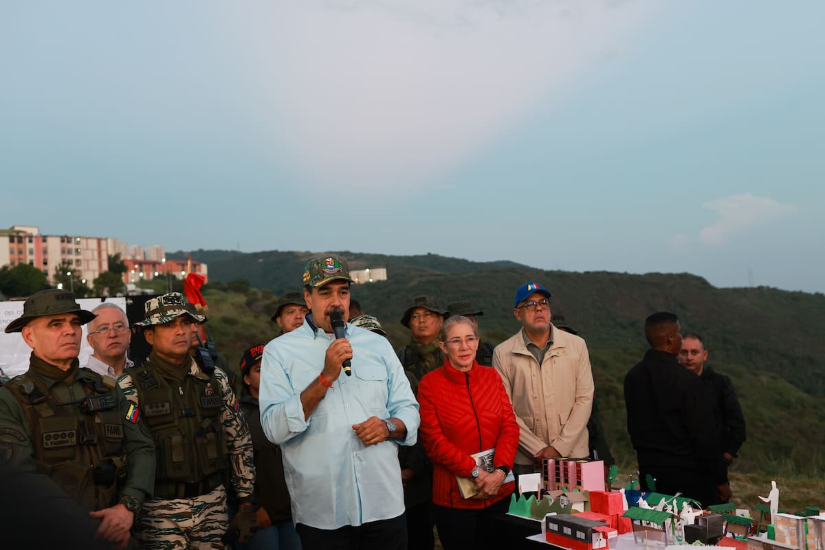 (250911) -- CIUDAD CARIBIA, 11 septiembre, 2025 (Xinhua) -- Imagen proveída por la Presidencia de Venezuela del presidente venezolano, Nicolás Maduro (c), hablando durante la activación del Plan Independencia, en Ciudad Caribia, en el estado La Guaira, Venezuela, el 11 de septiembre de 2025. Maduro encabezó el jueves la activación del denominado Plan Independencia con 284 frentes de batalla para la defensa del país sudamericano, desde Ciudad Caribia, cercana a Caracas. (Xinhua/Presidencia de Venezuela) (ms) (jg) (ah) (ce)