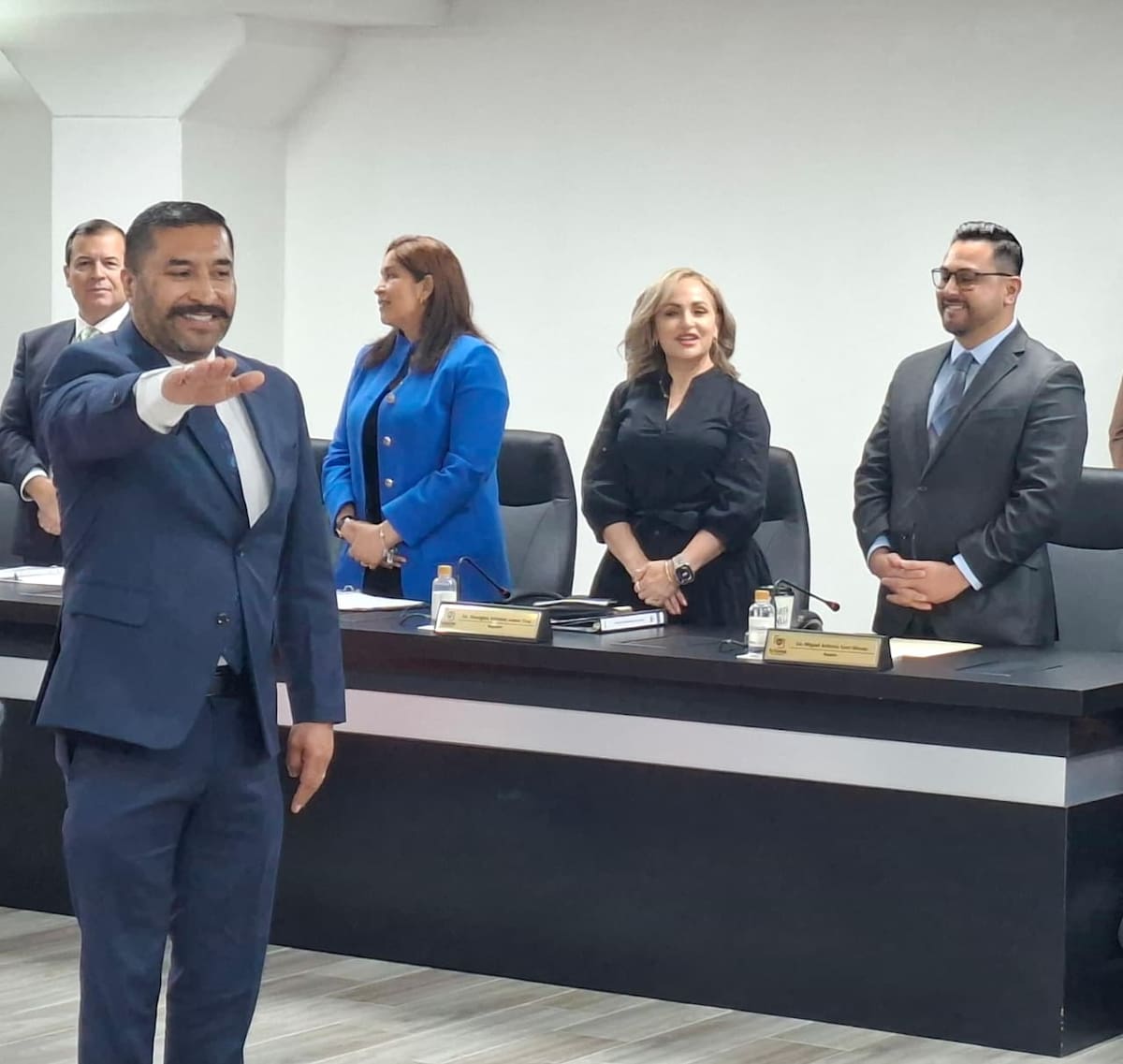 Juan Ramón Vázquez Valadez fue designado por unanimidad como nuevo secretario de Gobierno de Tijuana, tras la renuncia de Arnulfo Guerrero León; regidores de distintas fuerzas políticas respaldaron su nombramiento. Foto: Khennia Reyes.