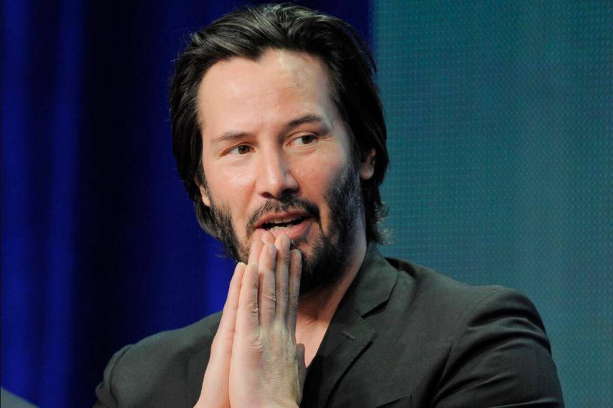 Delatan proceso de Keanu Reeves con mujeres que le piden foto