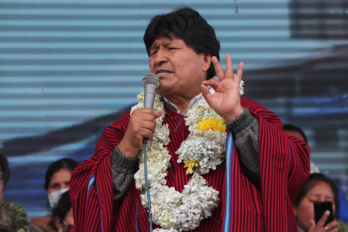 Lanzan "sillazo" a Evo Morales en reunión de su propio partido