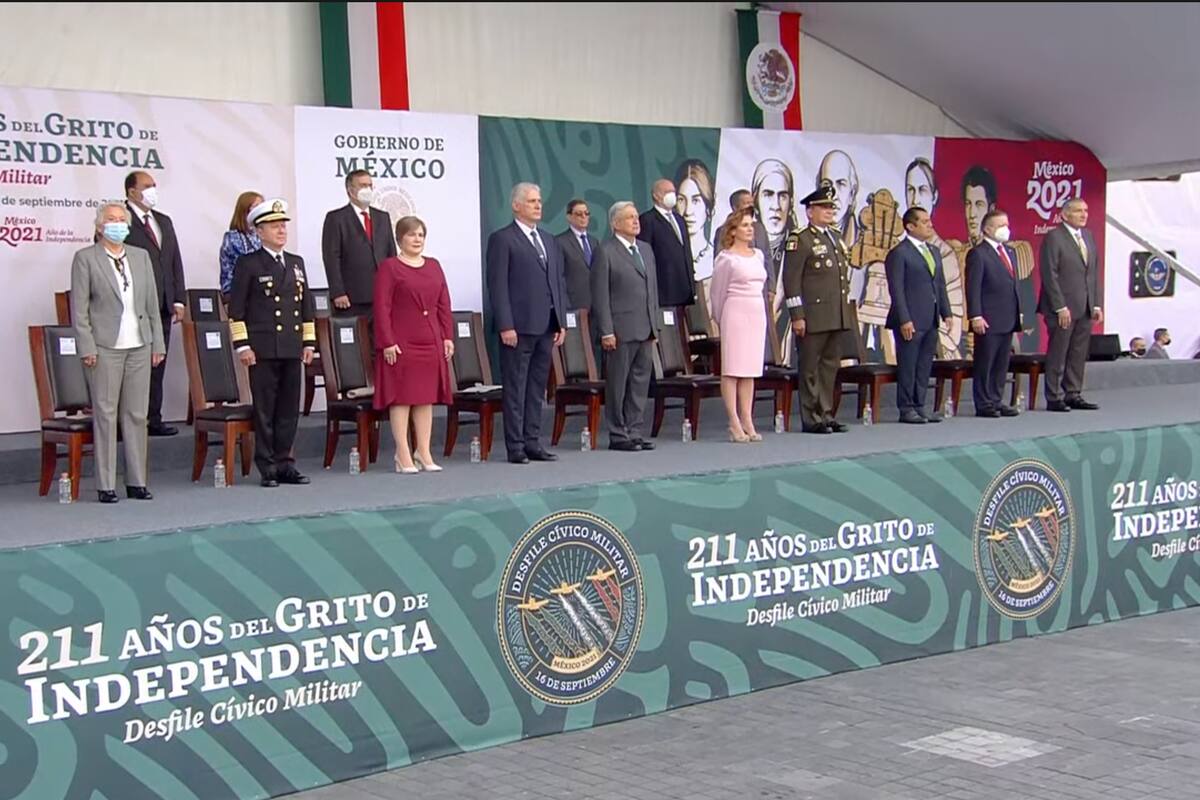 Desfile cívico-militar por 211 Aniversario de la Independencia de México