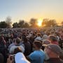 Miles de personas acuden a vigilia en honor a víctimas de tiroteo de mezquita en San Diego