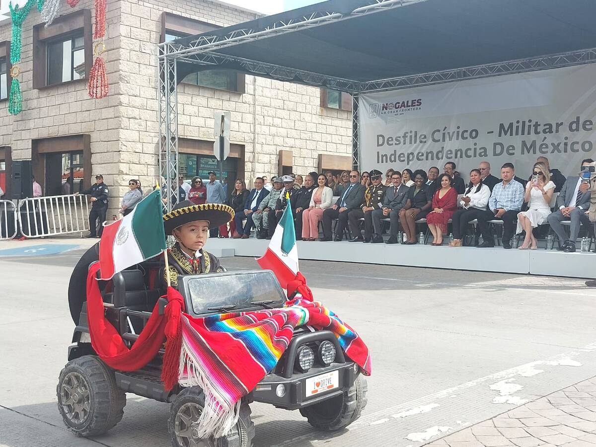 Realizan colorido desfile cívico militar en Nogales