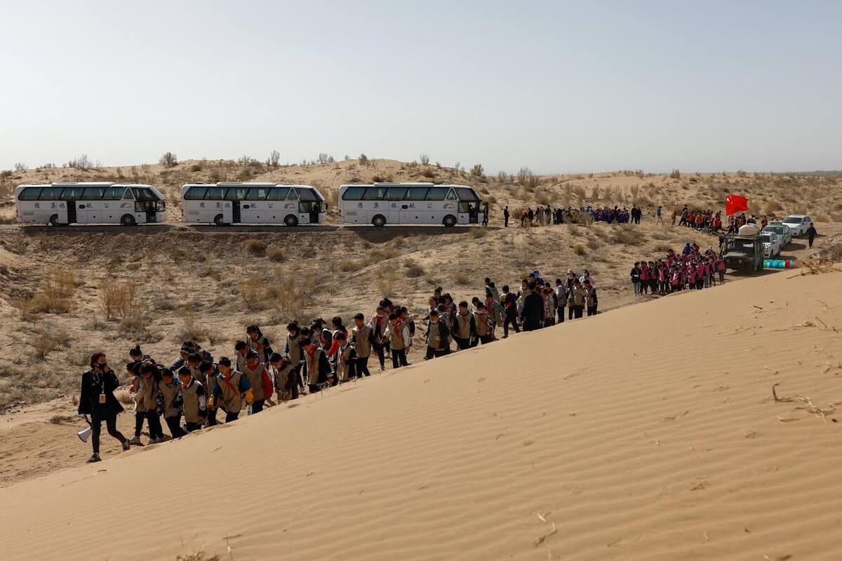 Niños voluntarios para evento de plantación de árboles. FOTO: Reuters