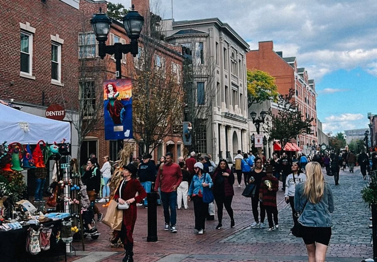 Salem, Massachusetts, conmemora 400 años de historia en 2026 con actividades culturales, recorridos históricos y celebraciones de Halloween que atraen a visitantes de distintas partes del mundo. Foto: Agencias