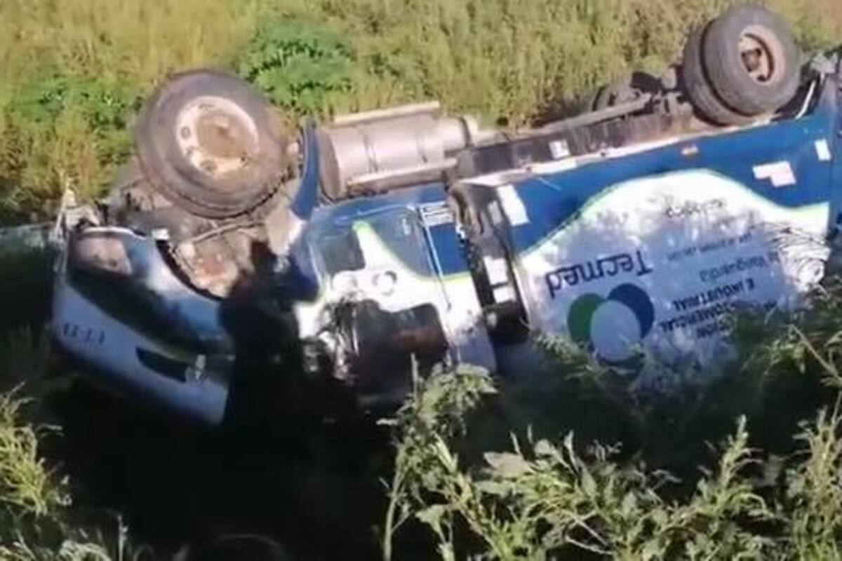 Camión recolector de basura se vuelca en el Valle del Yaqui