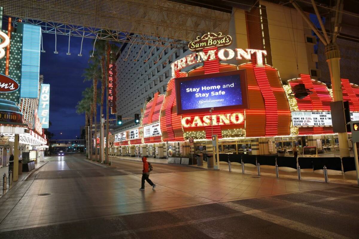 Cierran casinos en Las Vegas, miles quedan desempleados; piden que les paguen