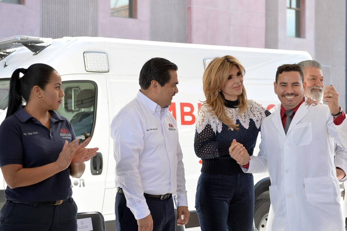 Entrega Gobernadora al Isssteson ocho ambulancias nuevas