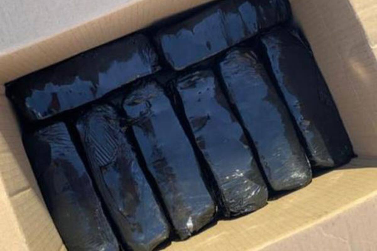 Decomisa Aduana más de 250 mil dólares ocultos en vehículo