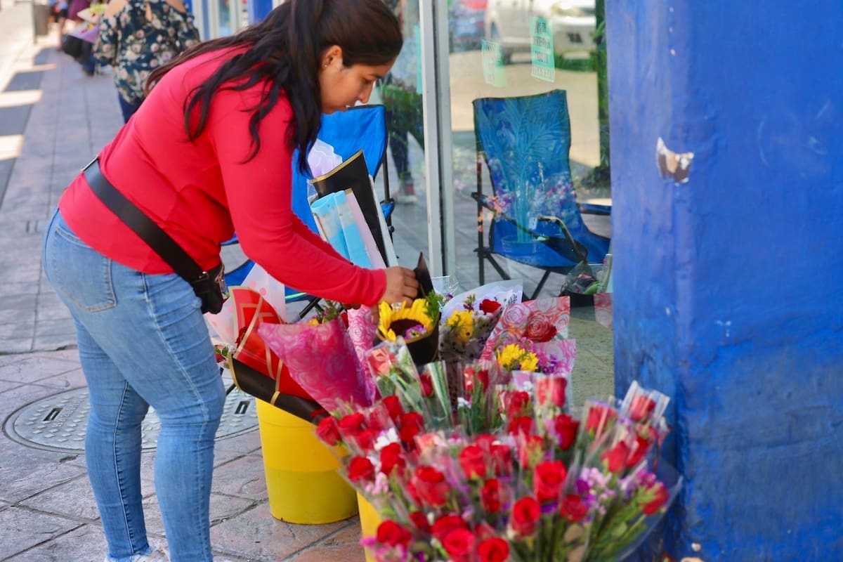Se incrementan ventas de ambulantes por Día de las Madres en Cajeme
