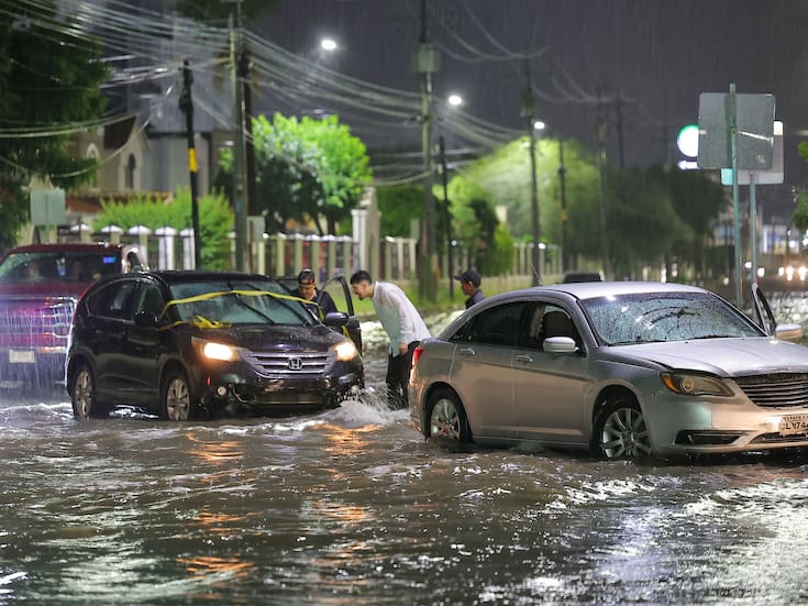 Lluvia convierte las calles de Hermosillo en ríos