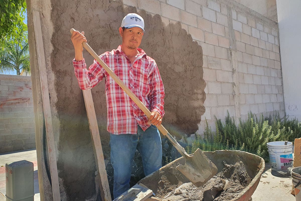 Festejan su día entre cemento y ladrillos