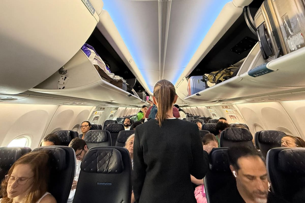 Sheinbaum viajó en vuelo comercial al G-20 en Brasil: Así reaccionaron los otros pasajeros