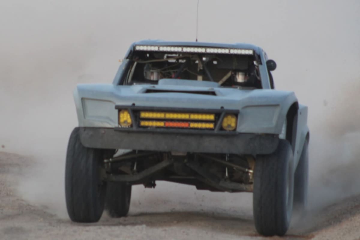 Más de 60 pilotos compiten en la Night Race de La Laguna Salada