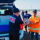 Reparten agua gratis en colonias de SLRC por calor extremo