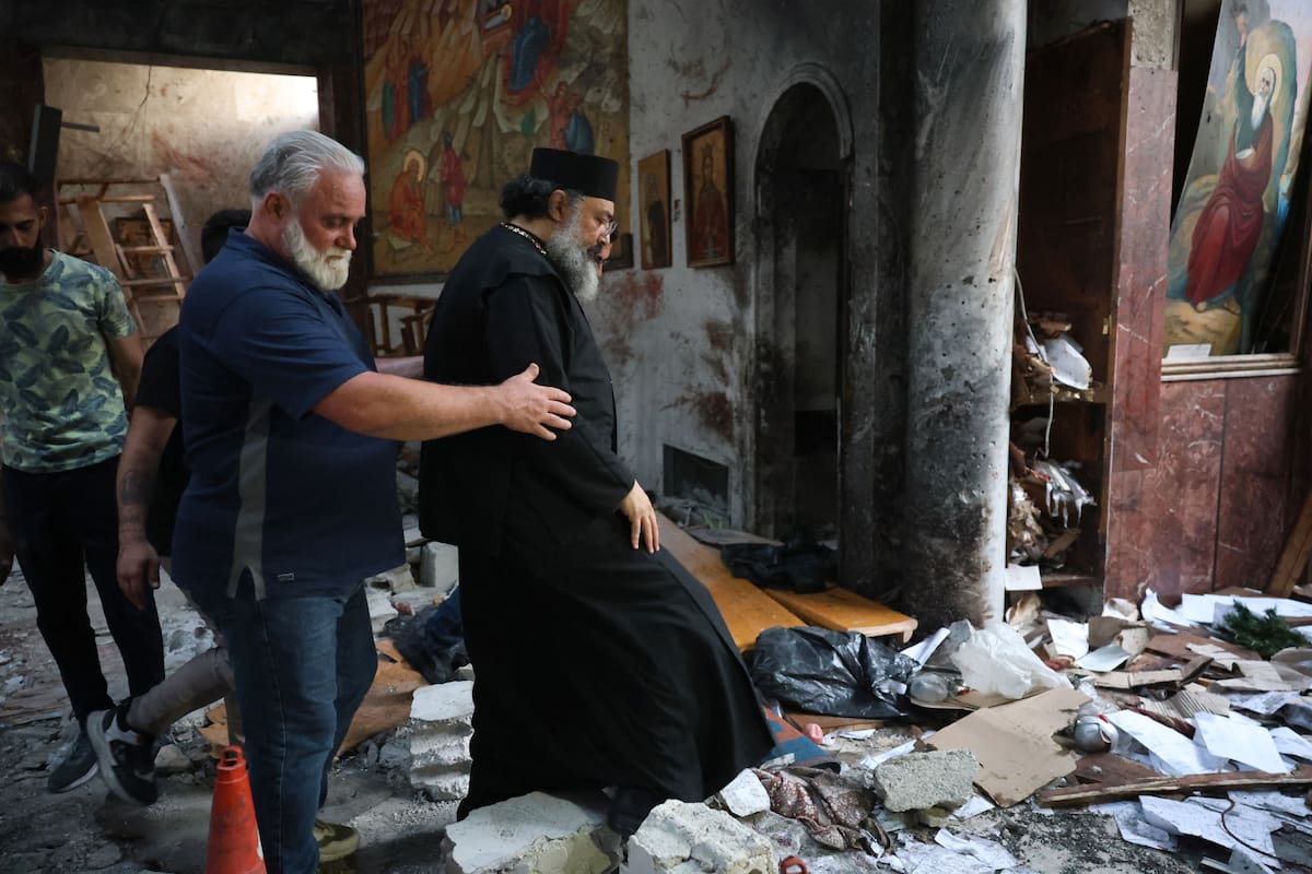 Damascus (Syrian Arab Republic), 22/06/2025.- A clergyman walks among debris at the scene of a suicide bombing at Mar Elias Church on the outskirts of Damascus, Syria, 22 June 2025. Syrian authorities reported at least nine killed and 13 others injured in the attack, adding the suicide bomber was affiliated with the so-called Islamic State (IS or ISIS) terrorist organization. (Terrorista, Siria, Damasco) EFE/EPA/MOHAMMED AL RIFAI