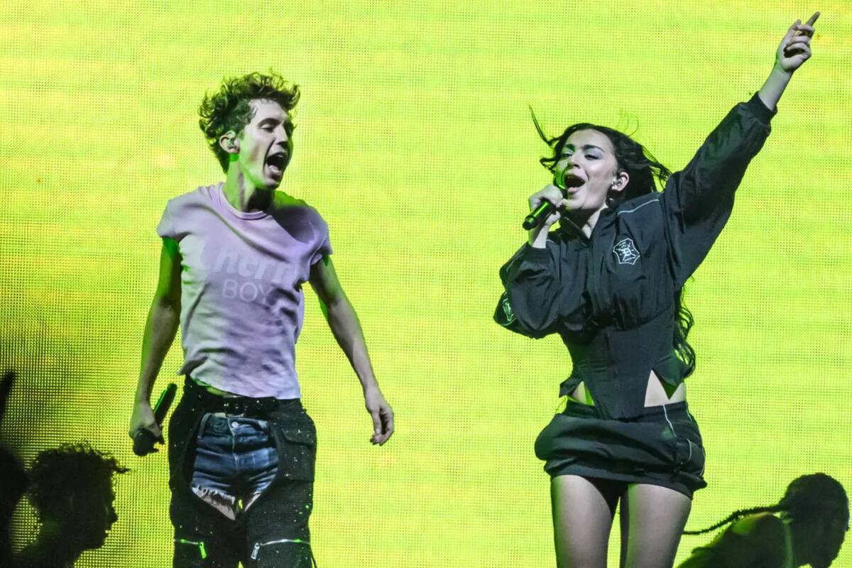 Charli XCX anuncia remix de "Talk talk" con Troye Sivan y... ¿Dua Lipa?