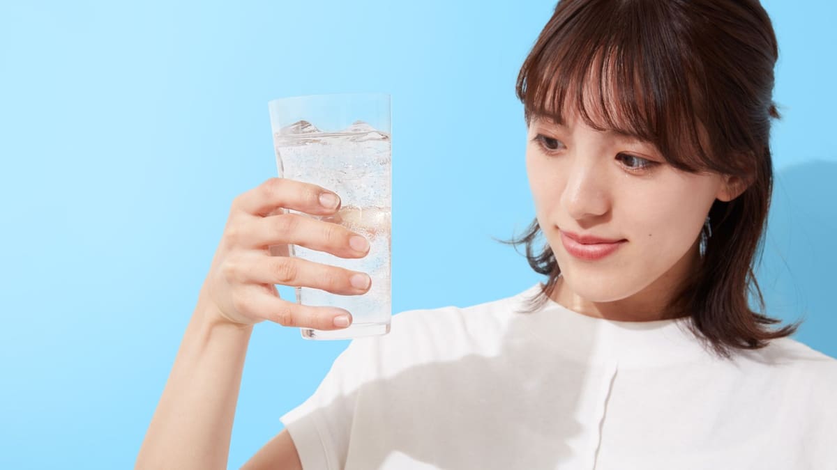 Durante años, el agua con gas ha sido considerada una bebida elegante y refrescante | Foto: Especial