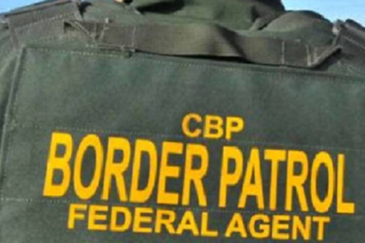 Detienen a 12 migrantes que viajaban en bote en SD
