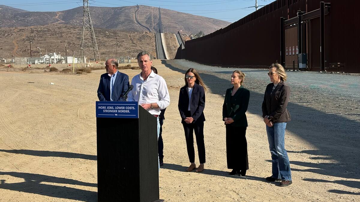 ARCHIVO. Gavin Newsom, gobernador de California, en una visita a la frontera de Estados Unidos y México, en el área de San Diego. | Crédito: Ana Gómez Salcido (GH)