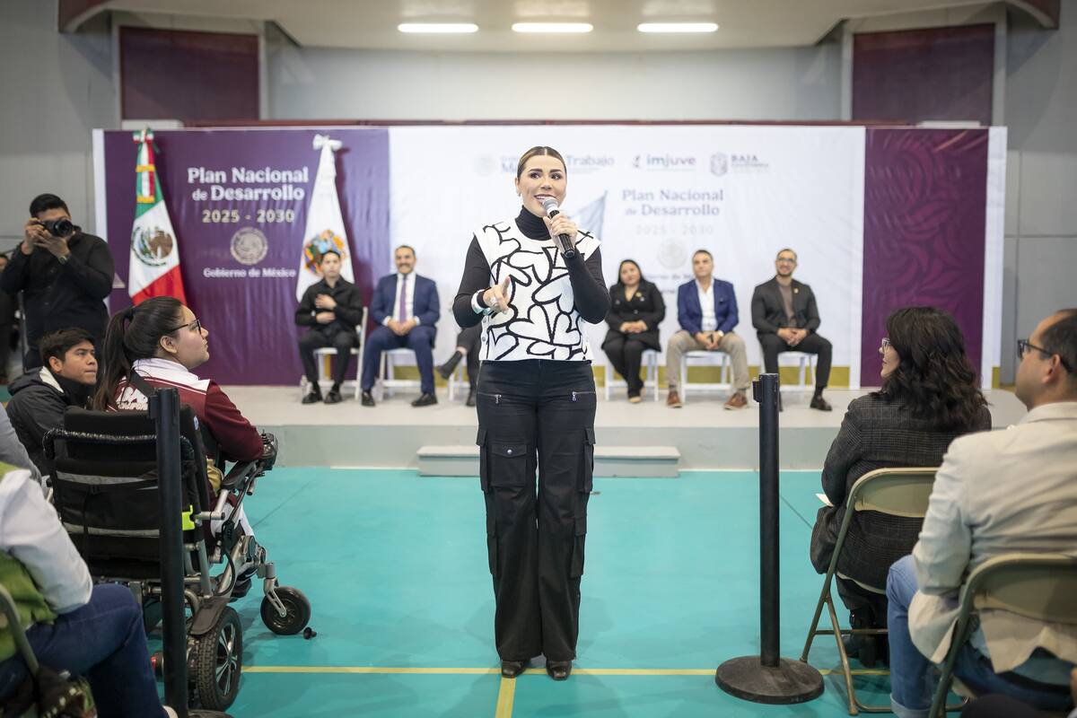 Inicia gobernadora primer Foro de la Juventud