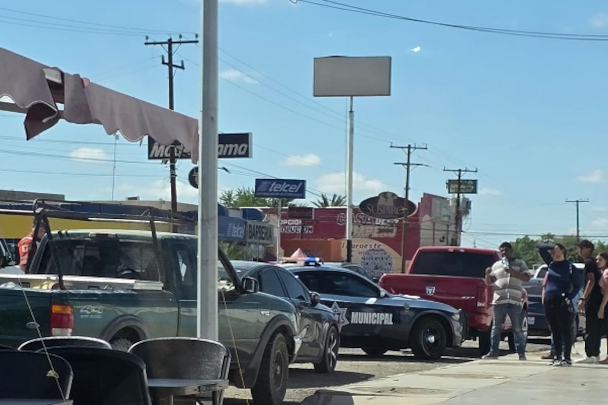 Colisión entre ambulancia de Cruz Roja y automóvil particular en SLRC