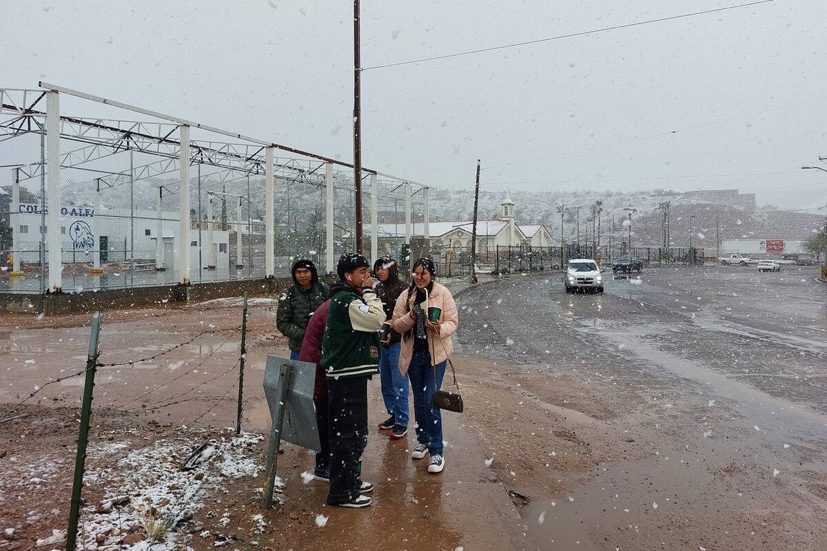 Nevada viste de blanco a La Pirinola y las colonias más altas de Nogales; familias salen a disfrutar