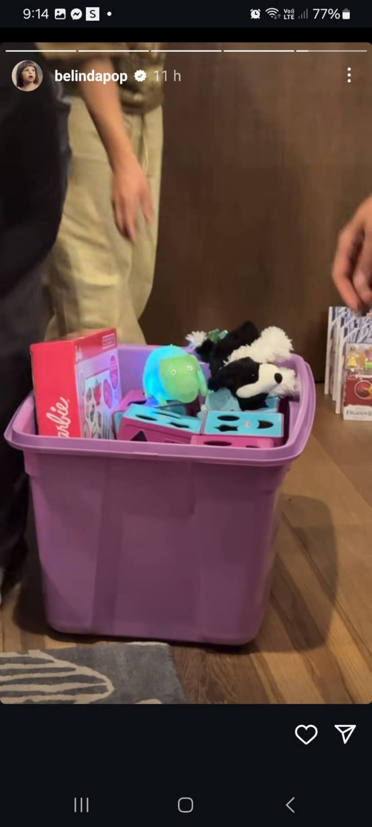 Belinda compartió la ropa y juguetes que donará / Instagram: @belindapop