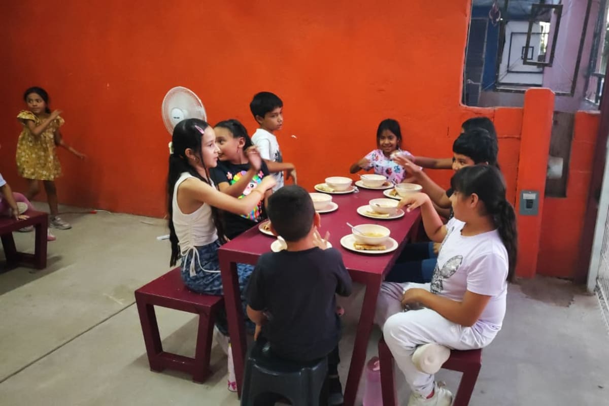 Comedor “Abrazando Sonrisas” solicita donación de un refrigerador para continuar alimentando a más de 40 niños en la colonia Los Arroyos de Hermosillo