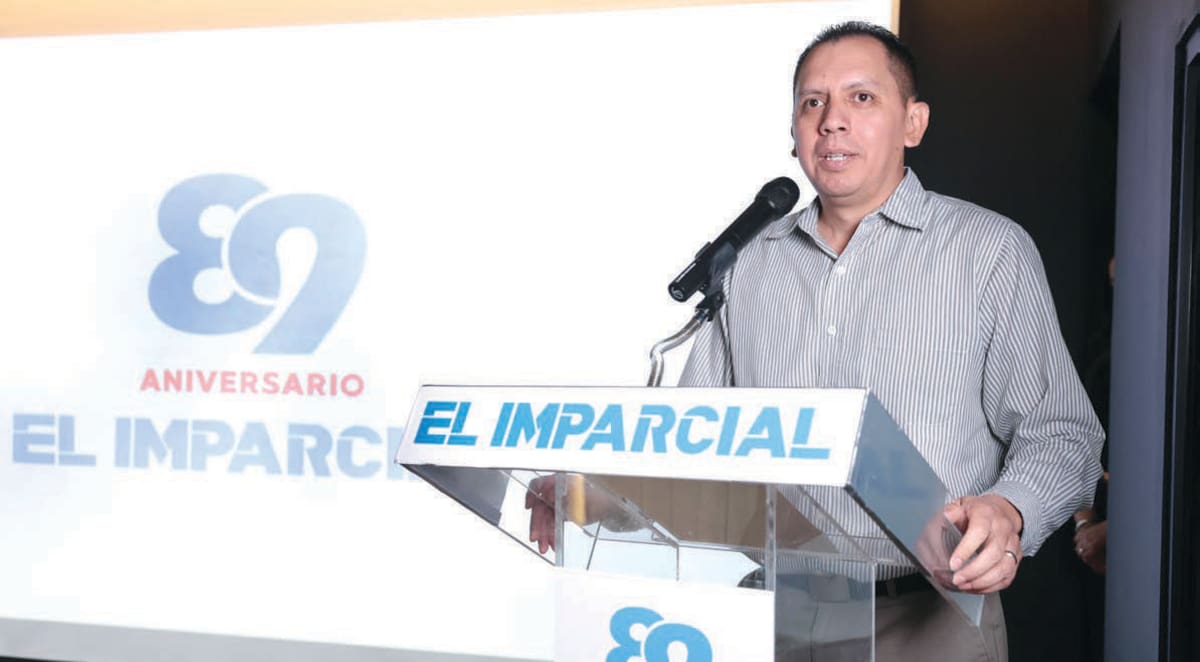 Alejandro Flores, del Departamento de Innovación, dirigió un mensaje en representación del personal.