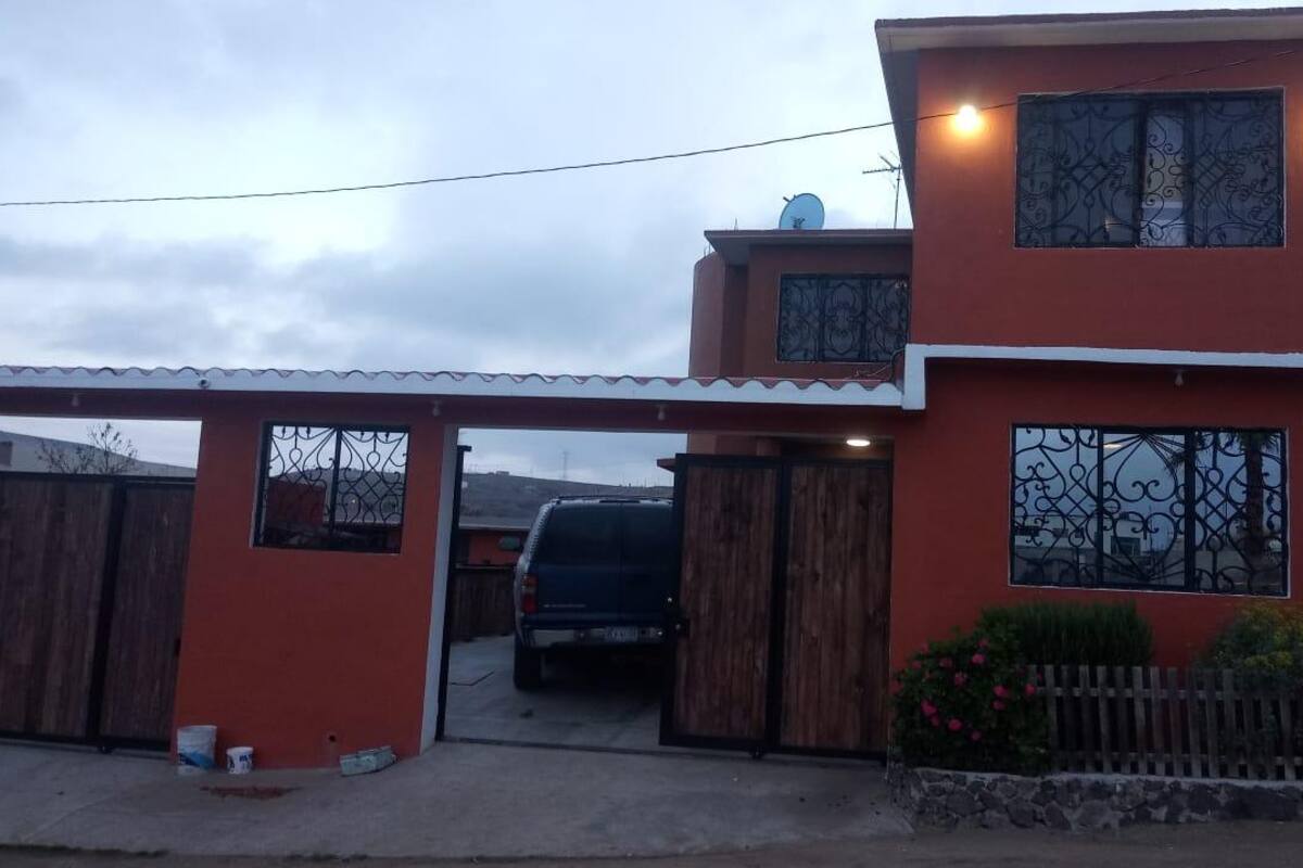 Asesinan a pareja dentro de vivienda en Rosarito