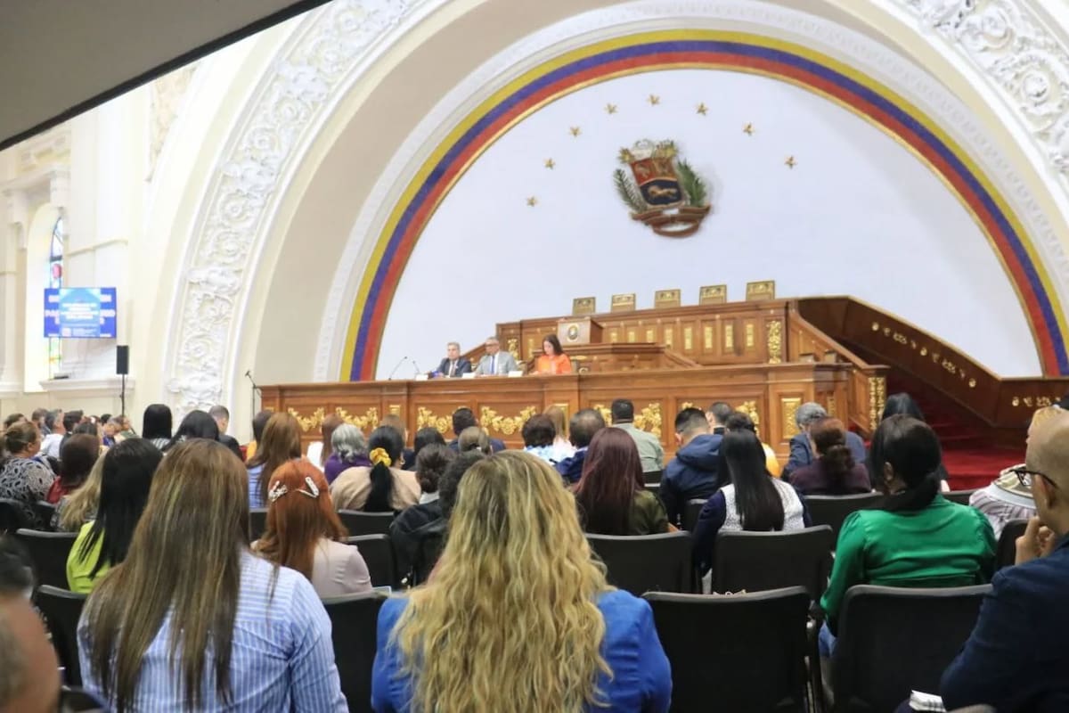 El parlamento venezolano reprogramó para este martes sesión para investigar ataques de EEUU a embarcaciones