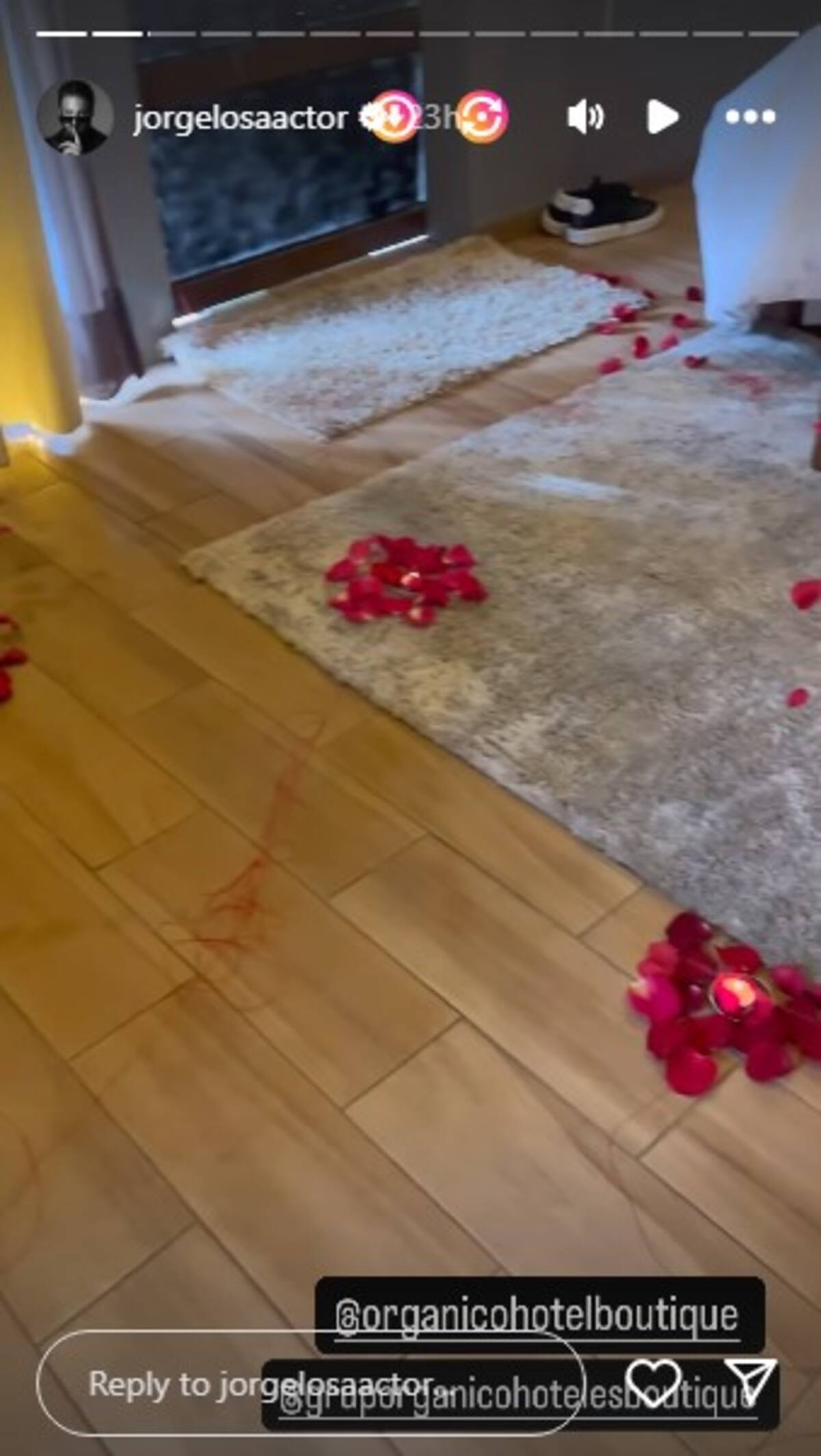Jorge Losa etiquetó constantemente al hotel en sus historias
