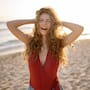 Rayos UV, calor y contaminación afectan la salud del cabello más de lo que imaginas, y especialistas explican qué cambios simples ayudan a prevenir quiebre, pérdida de brillo y puntas abiertas