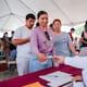 Entregan apoyos económicos a 250 estudiantes