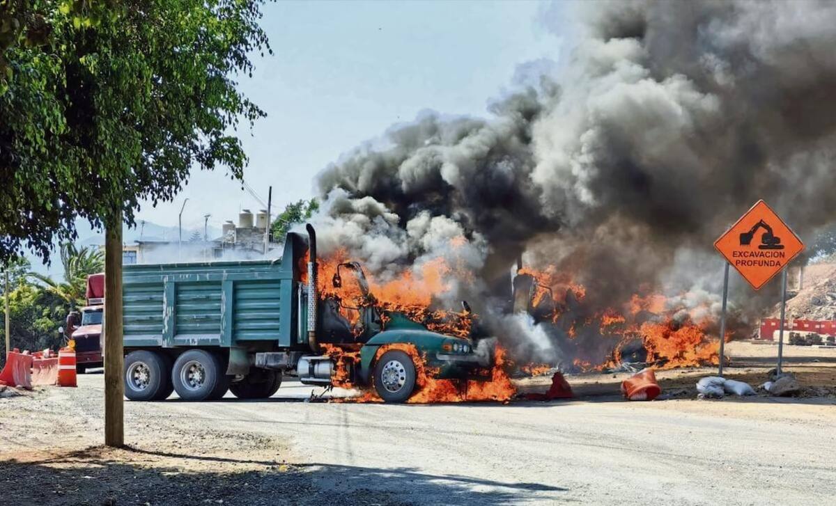 Narco-bloqueos en México dejan dos policias muertos
