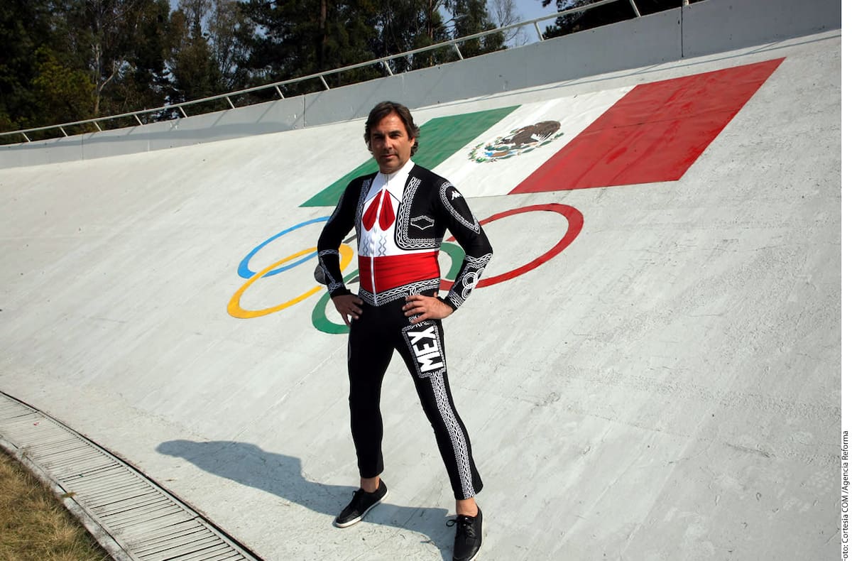 Hubertus von Hohenlohe posando con un traje de esquiador, pero con diseño de traje de charro. (Foto: Archivo GH)