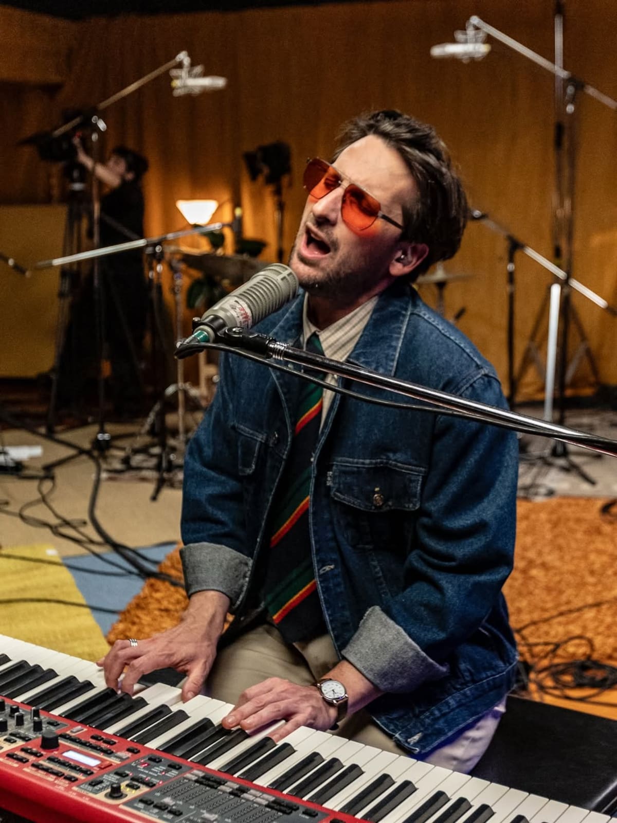 El cantante argentino alista el lanzamiento de su EP “Almagro Studio Session 2” a su estilo. Foto: Cortesía