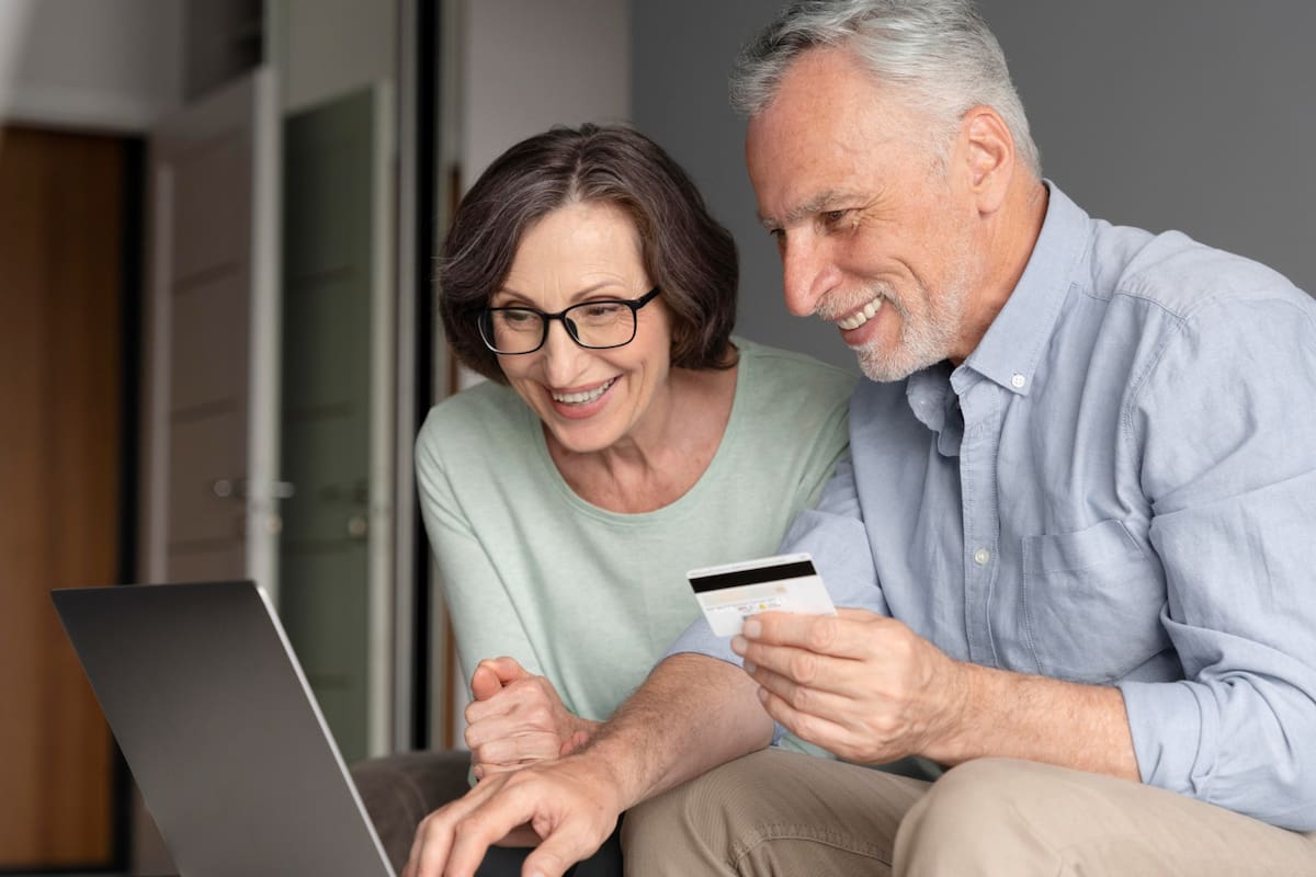 7 tips para que adultos mayores realicen compras seguras en línea