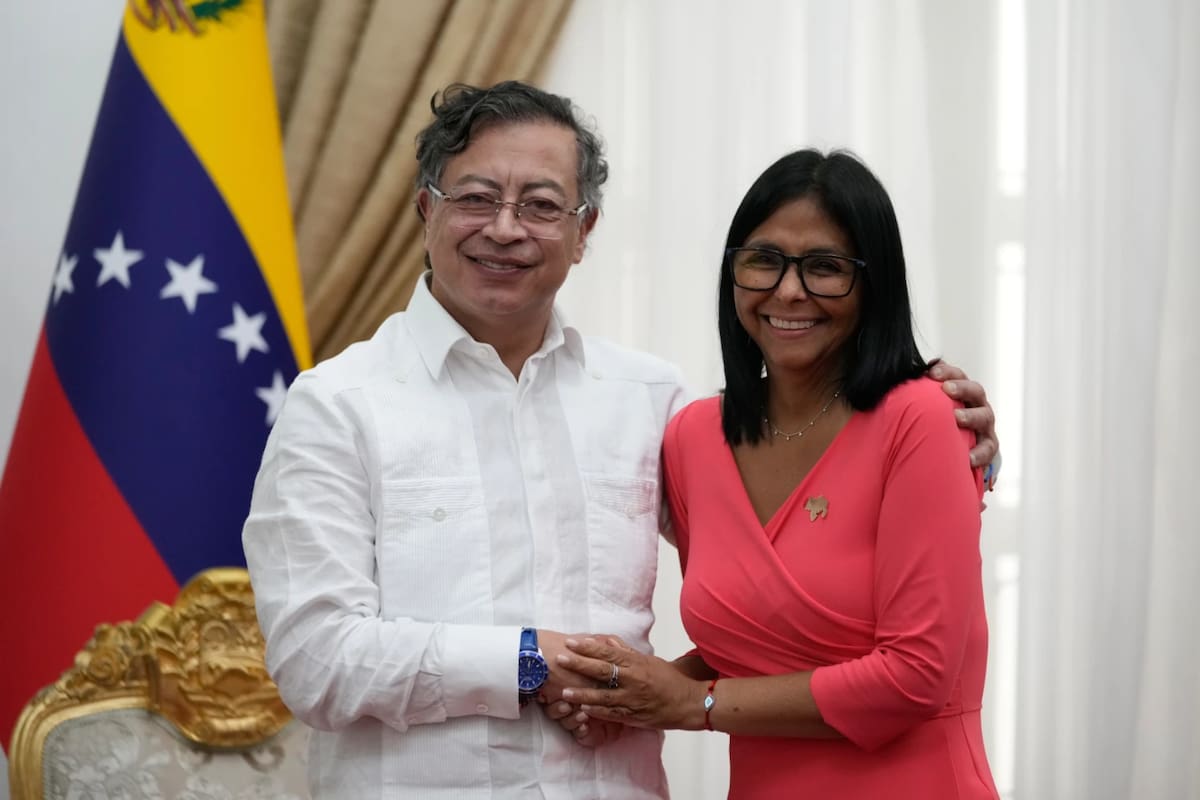 Delcy Rodríguez y Gustavo Petro se reúnen por primera vez tras la captura de Nicolás Maduro para relanzar la relación entre Venezuela y Colombia con acuerdos en seguridad fronteriza, comercio y energía que buscan frenar el crimen y reactivar la economía binacional