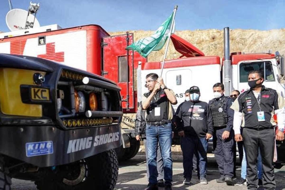 Da Armando Ayala banderazo a salida de la edición 53 de Baja 1000